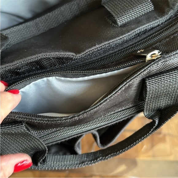 ❣️SKIP HOP BLACK DIAPER BAG ~ CONVERTIBLE SHOULDER STRAP - Picture 7 of 16